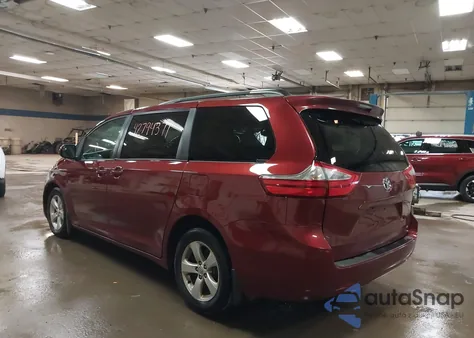 2017 Toyota Sienna Le 8 Passenger z USA, uszkodzony, nr VIN 5TDKZ3DC8HS857115